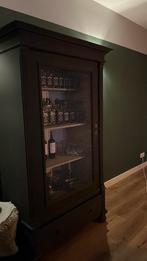 Vitrine kast, Ophalen