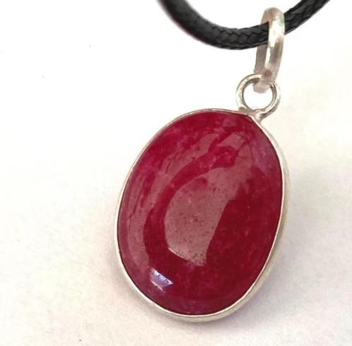 Mooie ketting met prachtige ovale Robijn ketting hanger, Sieraden, Tassen en Uiterlijk, Kettingen, Nieuw, Steen of Mineraal, Met edelsteen