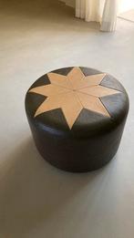 Donkerbruine voetenbank met beige ster, Verzenden, Gebruikt, Rond, 50 tot 75 cm