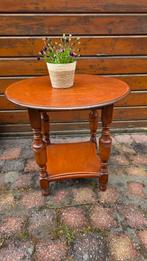 Mooi oud bijzettafeltje, Gebruikt, Rond, 55 tot 75 cm, Hout
