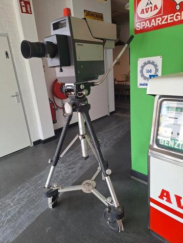 Oude Philips televisie camera  beschikbaar voor biedingen