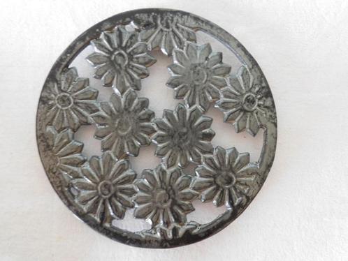 Onderzetter voor pannen van gietijzer, grijs met bloemen, ds, Huis en Inrichting, Keuken | Keukenbenodigdheden, Gebruikt, Ophalen of Verzenden