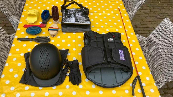 Paardrijden kind, set voor ponykamp, bodyprotector, cap etc, Dieren en Toebehoren, Paardrijkleding, Gebruikt, Kinderen, Cap, Recreatie