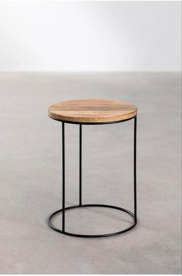 bijzettafel rond beschikbaar voor biedingen