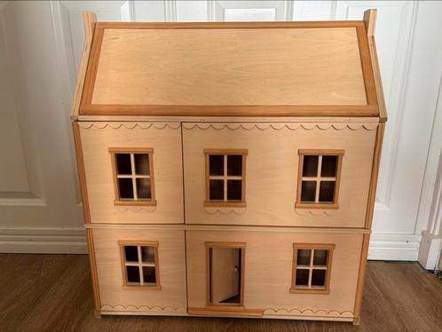 Houten poppenhuis van Petit Amelie inclusief inrichting, Kinderen en Baby's, Speelgoed | Poppenhuizen, Zo goed als nieuw, Ophalen