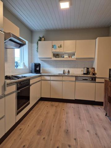Hoekkeuken 2,75X3,00 incl apparatuur beschikbaar voor biedingen