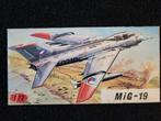 MiG-19 - KP uit 1972 - 1:72, Overige merken, 1:72 tot 1:144, Ophalen of Verzenden, Zo goed als nieuw