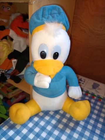 Vintage baby Donald Duck knuffel met duim in mond  beschikbaar voor biedingen
