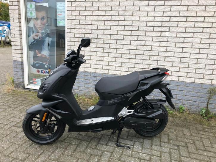 DIKKE PEUGEOT PEUGEOT SPEEDFIGHT 45KM BROM ZWART BJ2024 7000, Fietsen en Brommers, Brommers | Tuning en Styling