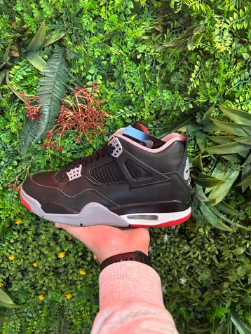 Jordan 4 Bred - Maat 42,5 - Zo goed als nieuw! beschikbaar voor biedingen