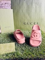 Roze Gucci Rubber Slide, Kleding | Dames, Schoenen, Ophalen of Verzenden, Zo goed als nieuw, Roze, Slippers