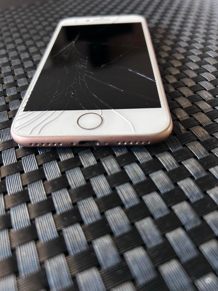 iPhone 8 Goud 64Gb - Scherm Gebarsten-batt 90%, Telecommunicatie, Mobiele telefoons | Apple iPhone, Gebruikt, 64 GB, Zonder abonnement