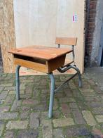 Vintage schoolbank, Ophalen