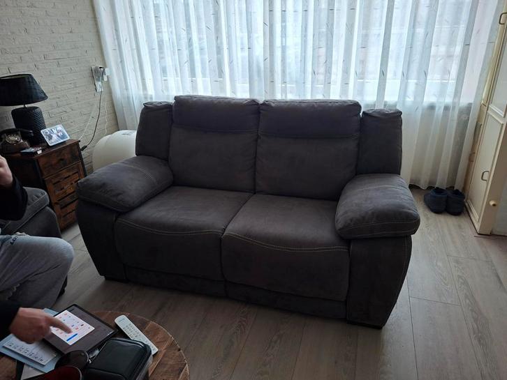 Antraciet Twee Zits Bank - Gratis Ophalen, Huis en Inrichting, Banken | Bankstellen, Gebruikt, Rechte bank, Tweepersoons, Stof