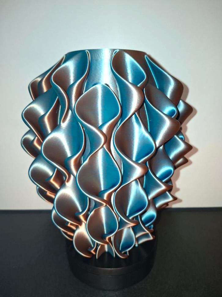 Vaas - Lilly Kleurveranderend - 25cm, Huis en Inrichting, Woonaccessoires | Vazen, Nieuw, Overige kleuren, Minder dan 50 cm, Kunststof