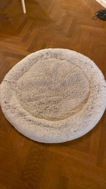 Grote hondenmand zgan 100cm diameter beschikbaar voor biedingen