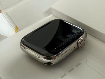 Apple Watch | Series 8 | 45mm | 4G | RVS | 6wk jong beschikbaar voor biedingen