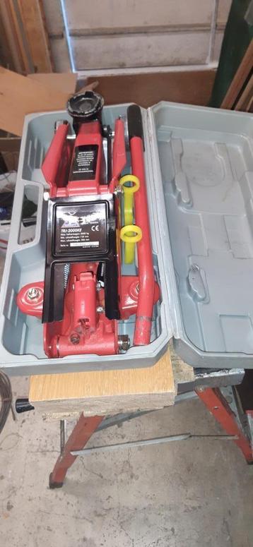 garagekrik hydraulische in praktische koffer beschikbaar voor biedingen