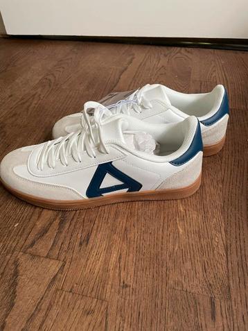 Witte Sneakers - Maat 43 - Nieuw beschikbaar voor biedingen