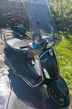 Vespa sprint glans zwart 30xxxkm op teller 2016, Fietsen en Brommers, Ophalen of Verzenden, Zo goed als nieuw, Benzine