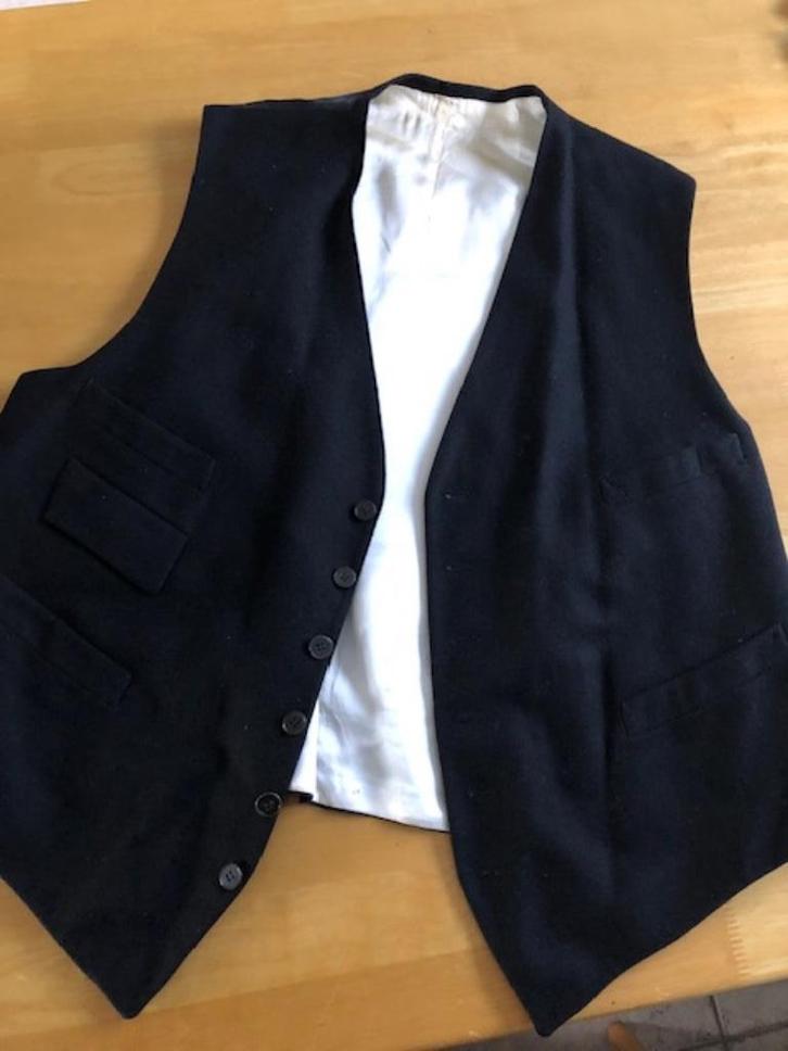 Te koop twee heren heren gilets maat XL, Kleding | Heren, Kostuums en Colberts, Gedragen, Maat 56/58 (XL), Ophalen