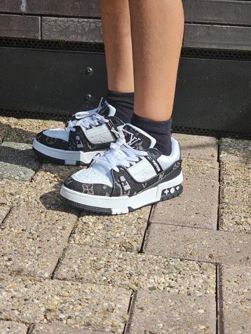louis vuitton sneakers Kids maat 26 tot 37 beschikbaar voor biedingen