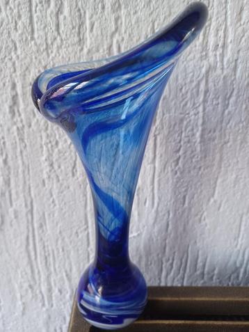 Prachtig vintage Murano (?) trompet vaasje / design blauw beschikbaar voor biedingen