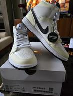 Nike Air Jordan Mid 1 Coconut Milk / Black Maat 40 Nieuw, Nieuw, Nike, Sneakers of Gympen, Ophalen