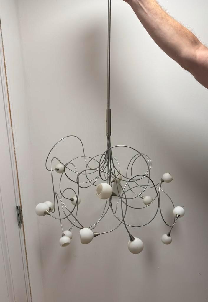 Moderne zilveren dimbare hanglamp met 14 witte bollen, Huis en Inrichting, Lampen | Kroonluchters, Zo goed als nieuw, Ophalen