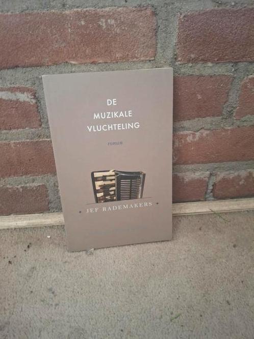 Jef Rademakers - De muzikale vluchteling, Boeken, Thrillers, Zo goed als nieuw, Nederland, Ophalen of Verzenden