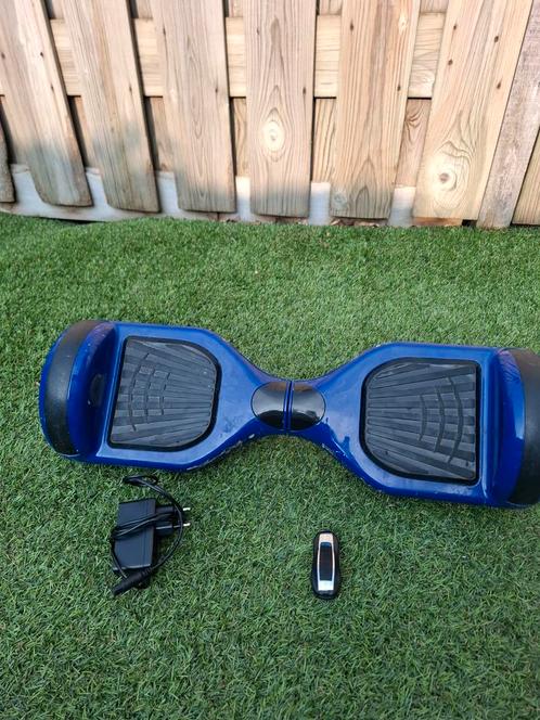 Hoeverboard met oplader en afstandsbediening, Kinderen en Baby's, Speelgoed | Buiten | Accuvoertuigen, Zo goed als nieuw, Ophalen of Verzenden