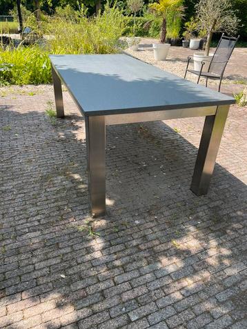Granieten tuintafel 2.20 x 100 cm met rvs onderstel beschikbaar voor biedingen