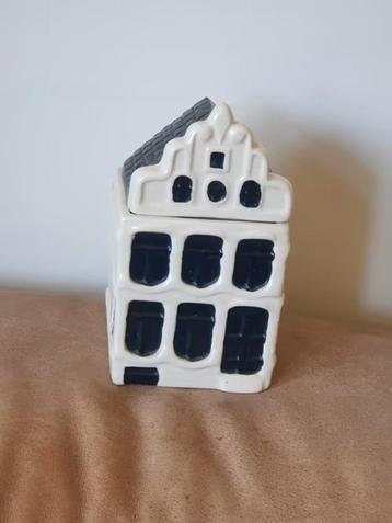Keramiek huisje met deksel pennen of plantenbakje geen KLM. beschikbaar voor biedingen