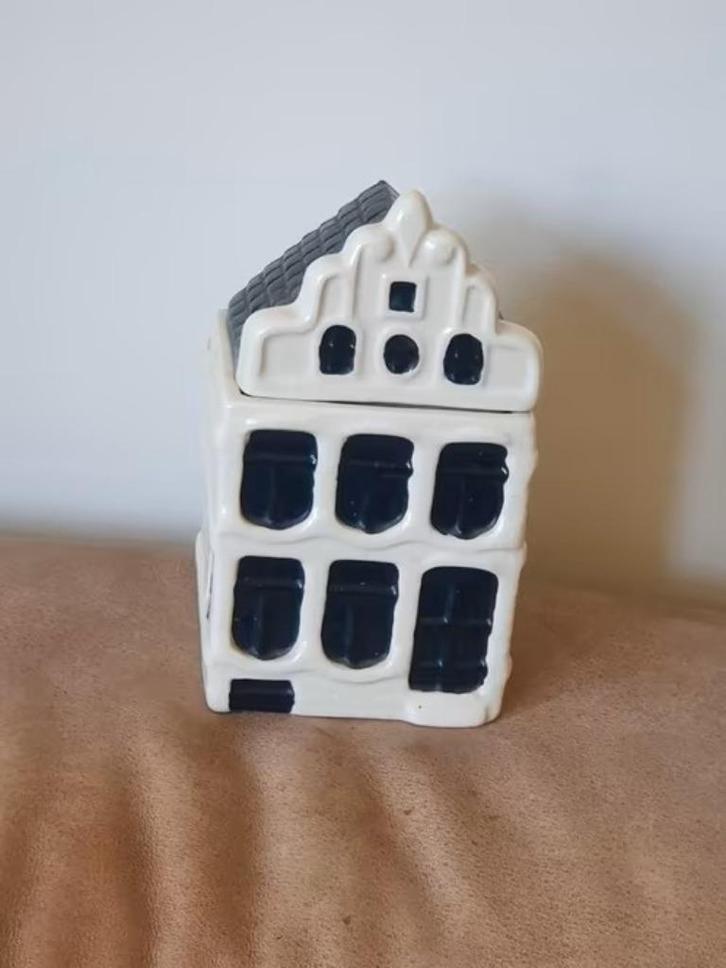 Keramiek huisje met deksel pennen of plantenbakje geen KLM., Antiek en Kunst, Antiek | Keramiek en Aardewerk, Ophalen