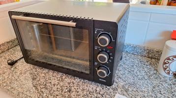 Kleine oven Blokker beschikbaar voor biedingen