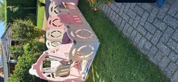 Roze wit speeltoestel wat je ziet krijg je.  beschikbaar voor biedingen