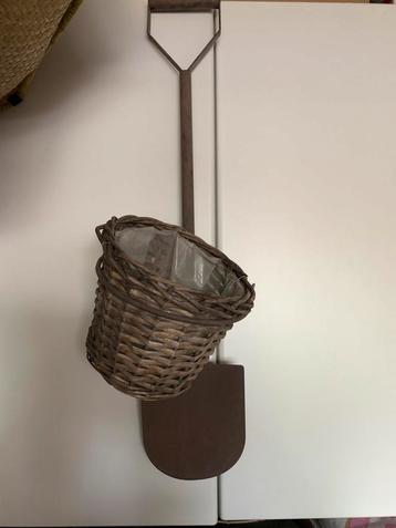 Plantenbanger beschikbaar voor biedingen