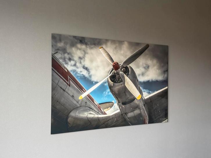 UNIEK: Schilderij van een vliegtuig op aluminium !, Huis en Inrichting, Woonaccessoires | Schilderijen, Tekeningen en Foto's, Zo goed als nieuw