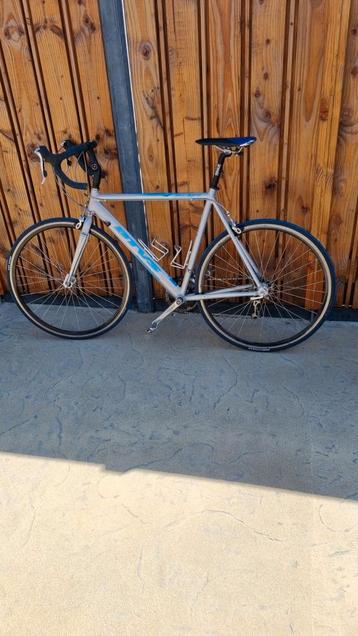 Batavus racefiets. 57 cm BTVS met schoenen zadeltasje enz. beschikbaar voor biedingen