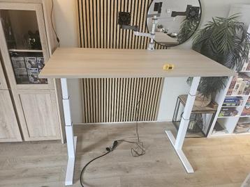 Health2Work Ergodesk E2T zit-sta bureau inclusief monitorarm beschikbaar voor biedingen