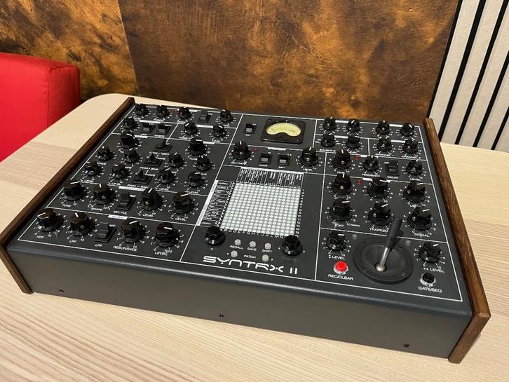 Erica Synths Syntrx II, Muziek en Instrumenten, Synthesizers, Zo goed als nieuw, Overige aantallen, Overige merken, Met midi-aansluiting