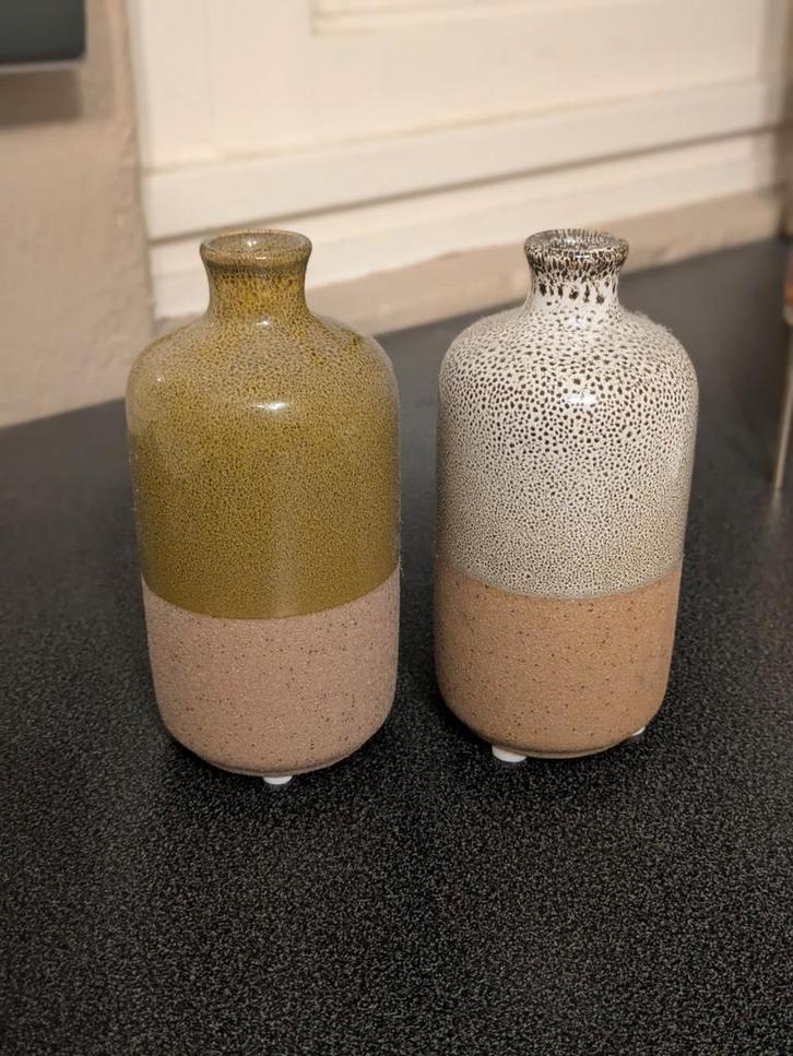 2 vaasjes, Huis en Inrichting, Woonaccessoires | Vazen, Zo goed als nieuw, Groen, Minder dan 50 cm, Aardewerk of Porselein, Ophalen of Verzenden