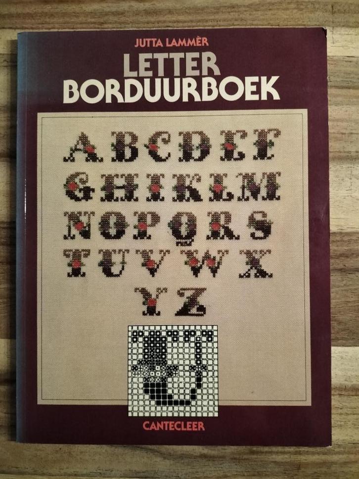 Jutta Lammèr - Letter Borduurboek, Boeken, Hobby en Vrije tijd, Gelezen, Borduren en Naaien, Ophalen of Verzenden