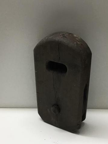 Vintage houten katrol met wiel en ophang oog  beschikbaar voor biedingen