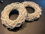 Twee witte rieten kransen, Huis en Inrichting, Woonaccessoires | Kransen, Ophalen of Verzenden, Zo goed als nieuw