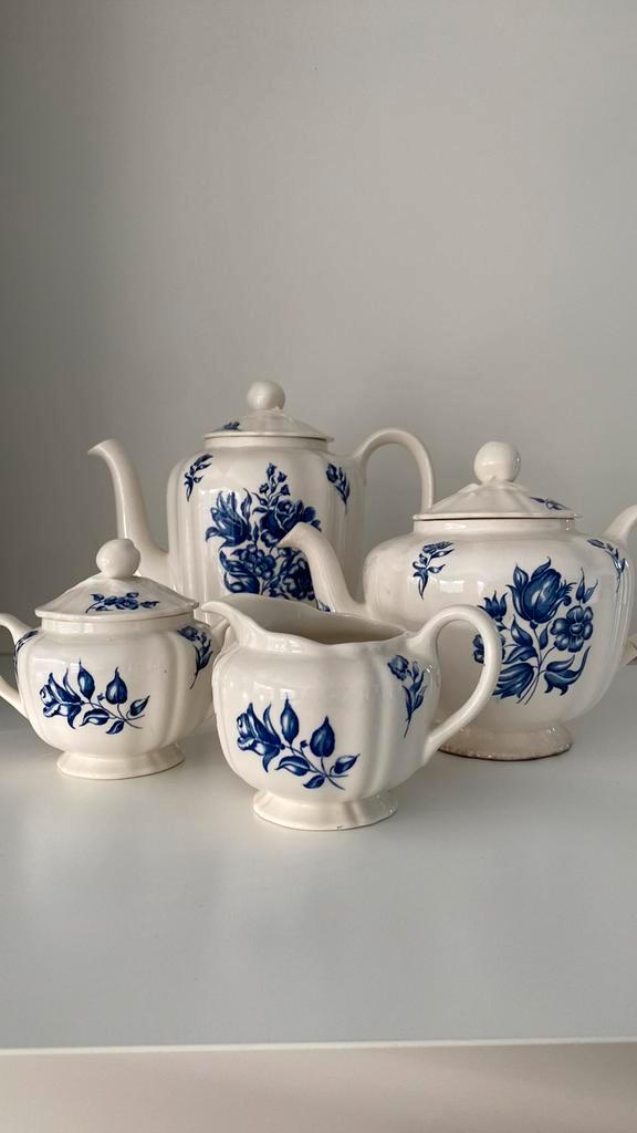 Bouquet blue -Petrus Regout Koffiekan en roomstel, Antiek en Kunst, Antiek | Servies los, Ophalen of Verzenden