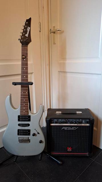 Elektrische gitaar met versterker. beschikbaar voor biedingen
