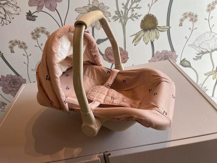 Poppen maxi cosi | autostoel | Konges Slojd, Kinderen en Baby's, Speelgoed | Poppen, Zo goed als nieuw, Babypop, Ophalen