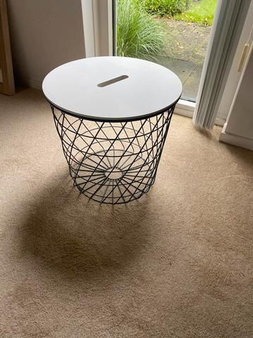 Ikea Bijzettafel. Afneembaar deksel.Doorsnee 44 Hoog 42. beschikbaar voor biedingen