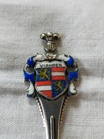 Zilveren lepeltje met emaille, Vianden. Lengte 11 cm, Ophalen of Verzenden, Zilver
